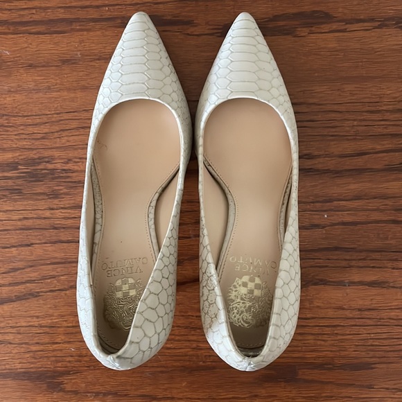 Vince Camuto Pumps - Picture 2 of 3